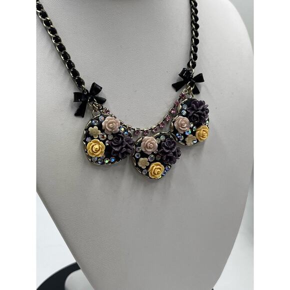Betsey Johnson Vintage Floral Heart‎ Necklace Resin Black 
Carved Pink Rose Bow - Picture 7 of 13